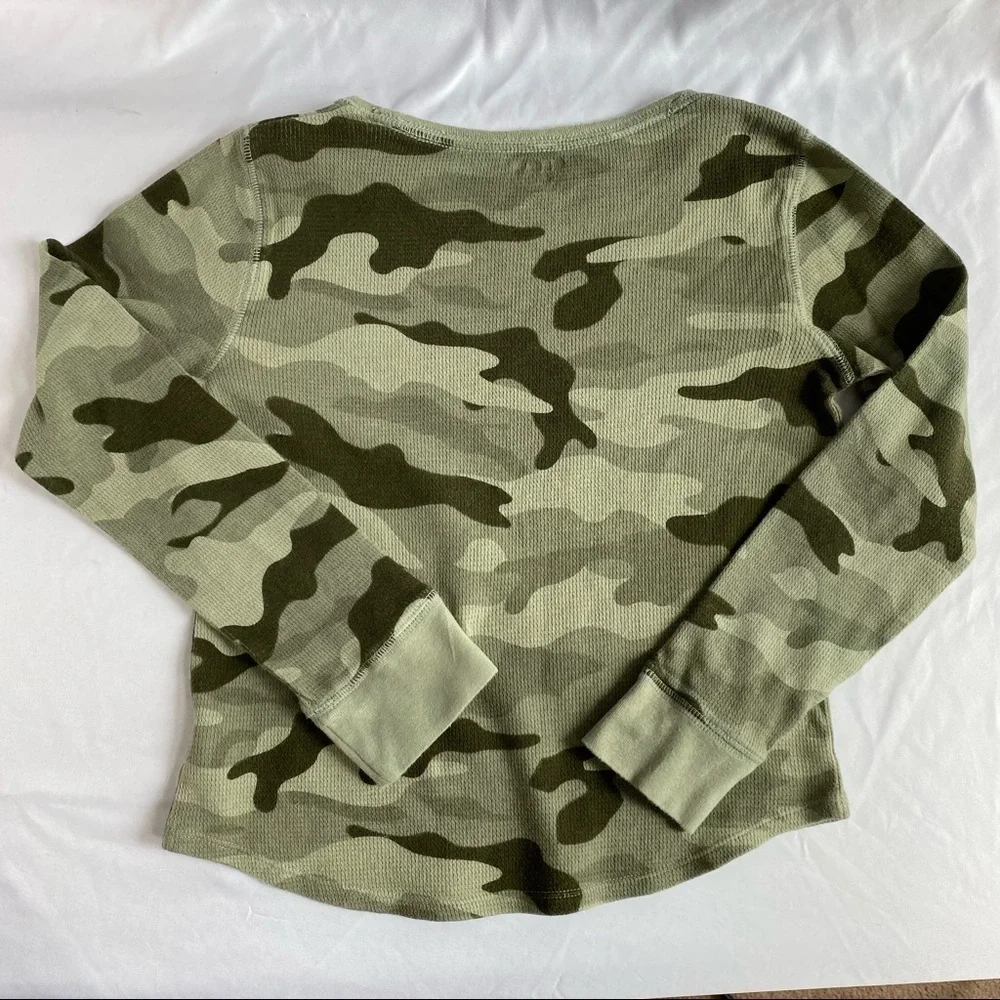 Old Navy Girl’s Camo Long Sleeve Thermal Top